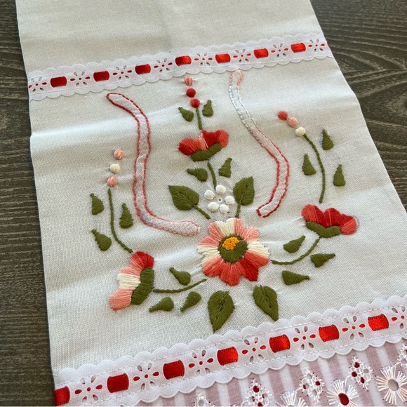 NWT Embroidered Kitchen Towel - Picture 3 of 5